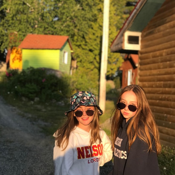 Meet your Posher, Julia - Picture 1 of 1